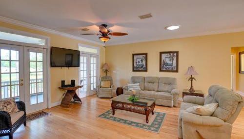 Cottage with Deck and Pool Access about 6 Mi to Beach - Foto 3