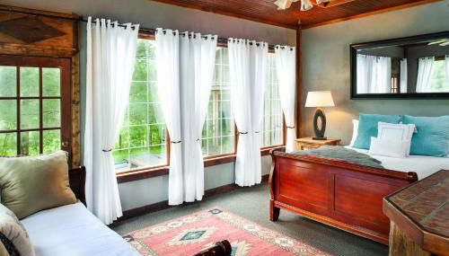 Whimsical Gatehouse at Dark Horse Estate - Foto 2