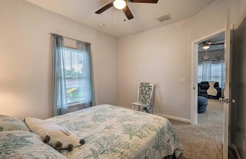 Modern PCB Home with Private Yard and Pool Access - Foto 31