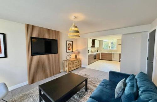 Contractor Accommodation Sleeps 7 - 4 Bathrooms - Parking For 3 Vans - Worksop - Foto 1