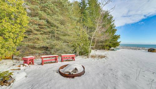 On-Site Trails and Private Beach! Lake Huron Retreat - Foto 2