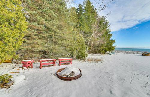 On-Site Trails and Private Beach! Lake Huron Retreat - Foto 2