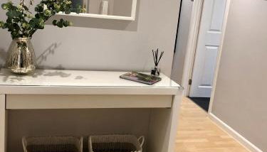 AB - Top floor 2 bed modern town centre apartment with parking for one vehicle - Foto 2