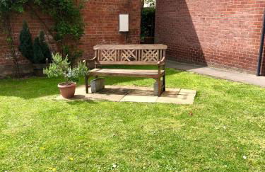 AB - Top floor 2 bed modern town centre apartment with parking for one vehicle - Foto 21