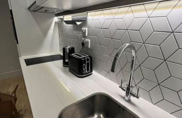 Voyager Haus Apartments, EV Charging Stations, London Heathrow Airport, LHR, Terminal 4, RE-Energise & GO - Foto 42