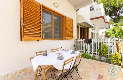 Piano terra sul lungomare con parcheggio - Foto 18