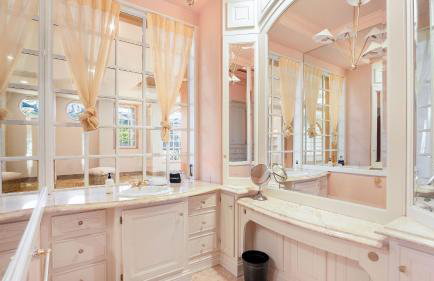 The Pond Estate by Avantstay Maximalist Designer Compound w/ 2 Casitas, Indoor + Outdoor Pools, Tennis Court, & Gorgeous Mountain Views 12k Sqft - Foto 69