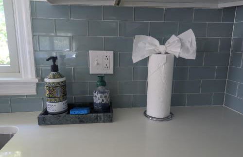 Tranquil Getaway Cottage in Charming, Bethel CT - Foto 28