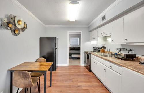 Simple 1BD Near Duke & Hospital - 2nd Floor - Photo 6