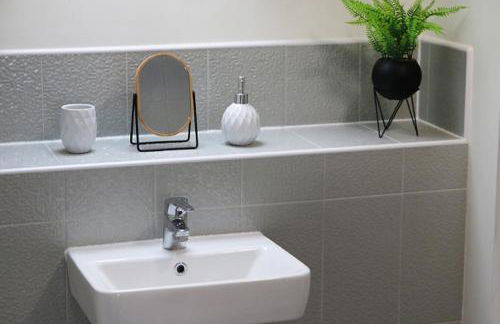 Large 3-Bed House VAT Invoices & Parking - Ideal for Contractors - Foto 11