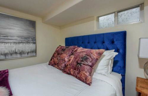 Private Basement Suite w Hot Tub - Foto 9