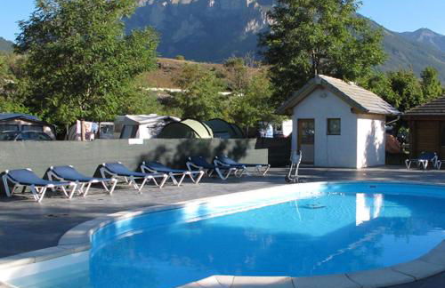 CHALET JACUZZI PRIVE, TERRASSE et VUE MONTAGNE DANS CAMPING 3 ETOILES - Foto 3