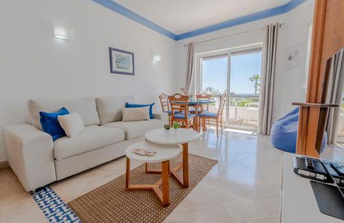 Ocean Vista Retreat with Beach & Pool Access by Drago Rentals - Foto 7