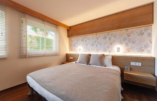 Villa Madrugada, beachside villa in Costabella - Photo 31