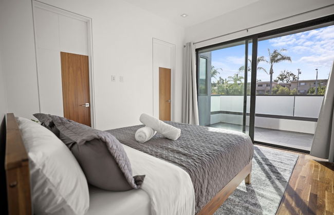 Crescent Heights - Photo 2