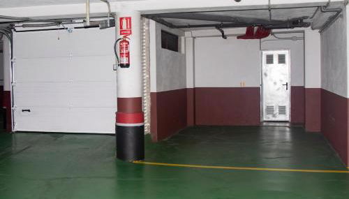 En el centro, garaje privado y terraza - Foto 3