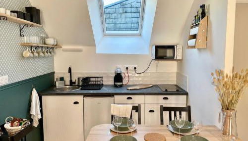 Émeraude Lumineux T3 au cœur du village, à 5 min des plages - Foto 4, toaster, minibar