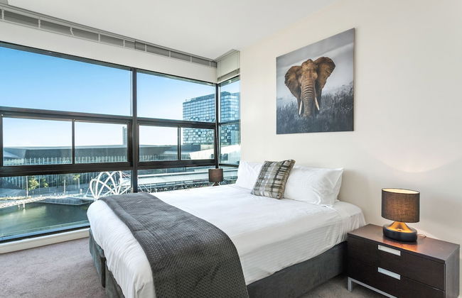 Waterfront Melbourne Apartments - Photo 13