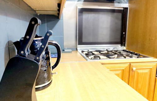 Gravesend 2 Bedroom Spacious Stylish Apartment - Sleeps upto 6 - 2 Min Walk to Station - Foto 21