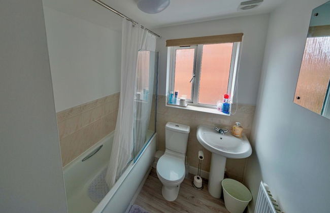 Cosy Home-sleeps 5- Private Garden- Free Parking - Foto 13