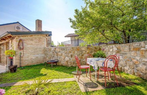 1 Bedroom Beautiful Home In Jurdani - Foto 11