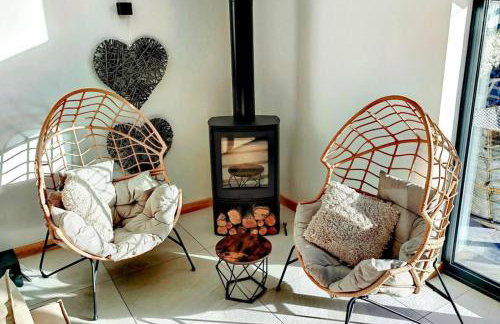 4 Bed Villa Sleeps 8 -private Terrace-free Parking - Foto 41