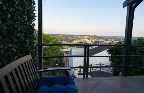 Mt Adams Lookout with Best City View and Parking - Foto 31