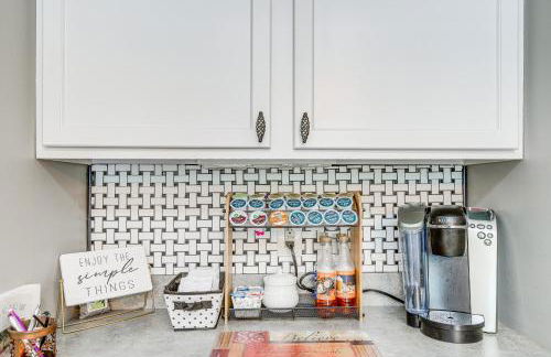 Home Sweet Home with Private Pool and Patio! - Foto 12