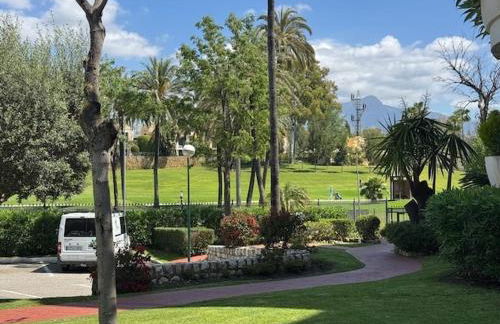 Tu descanso en Marbella, relax, golf y playa - Photo 13