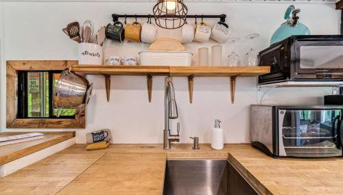 Gorgeous Caravan Glamping Escape for Four in Dover, Ohio - Foto 3, dishwasher