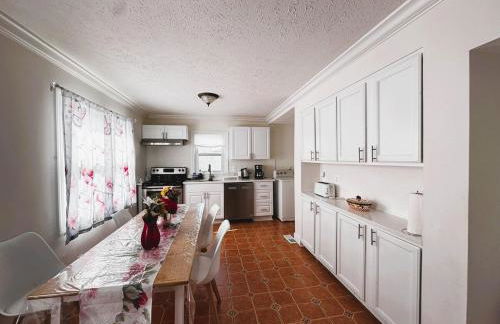 Entire Family-friendly 4 BR Cozy Unit , Metro walk - Foto 71