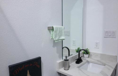 Contemporary Comfort Modern Home - Foto 7