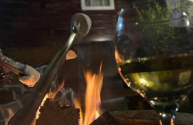 Chale de Madeira - Lareira e Fogueira---lindo gramado com mesa para café da manhã, churrasqueira e fogueira - Foto 51