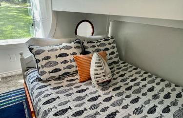 The Benjamin I - 2022 Built Luxury Retreat with Backyard Paradise with Hot Tub Outdoor Movie Screen Dock & Boat Rental - Foto 22