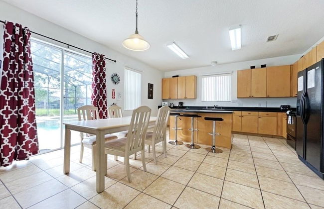 Pine Forest Chateau 5 Bedroom Home by RedAwning - Photo 12