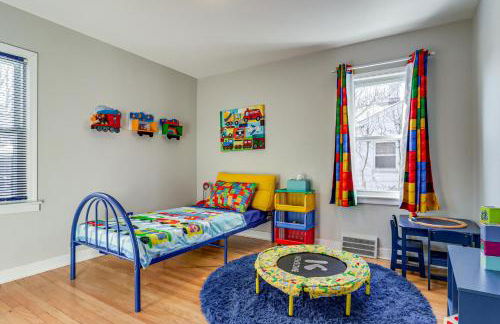 Families Welcome! Colorful Berkley Home with Yard - Foto 15