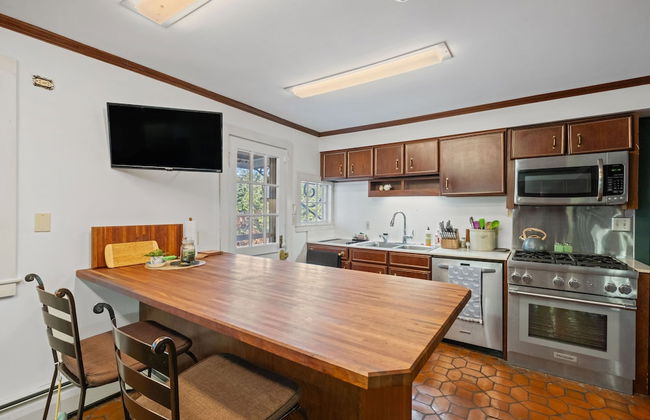 Spacious Dartmouth College Home on Occum Pond - Photo 13