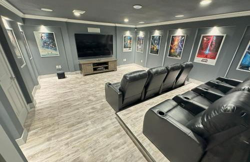 Brand NEW Modern Luxury wPrivate Pool Hot Tub BBQ Home Cinema 2 Miles to Disney - Foto 51