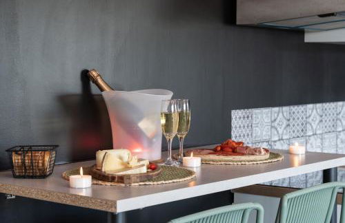 L'Horizon - Suite romantique avec jacuzzi, sauna, piscine & vidéo projecteur - Foto 14