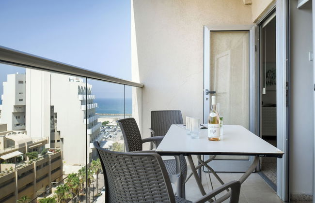 3BR SeaView Apt by the Beach by SeaNRent - Foto 25