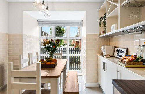 Radiant Retreat Ideal for LegoLand, Windsor, & LHR - Foto 19