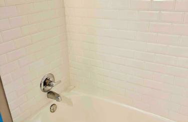 Orange Crush Cottage- Downtown Beaches & Dining - Photo 16