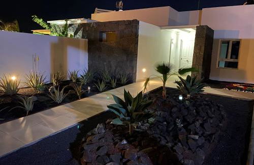 Villa Ashdene - luxury modern villa with large heated pool wifi uk tv bar & BBQ - Foto 6