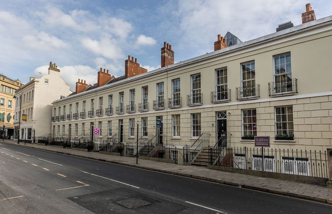 Stunning 2 Bed in Centre of Cheltenham - Photo 42