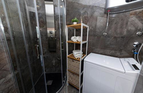 New Studio for 2, Free Private Garage Spot, Wi-Fi, 200 m from Mall of Split - Foto 16