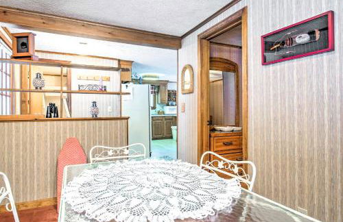 Scenic Lyman Home on Swan Pond with Wraparound Deck! - Foto 13