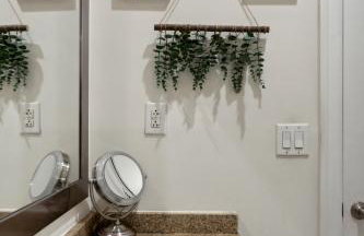 Sleeps 4! 2BR, Gym, Paid Parking, Close to Major Attractions - Foto 72