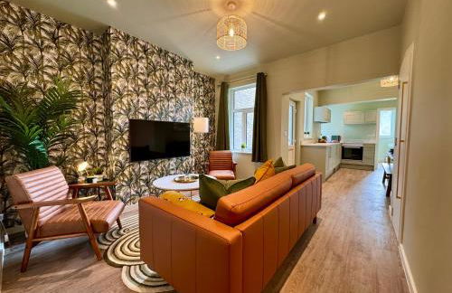 Stunning 4-Bedroom Home - 10 mins to Sandbanks Beach - Photo 2