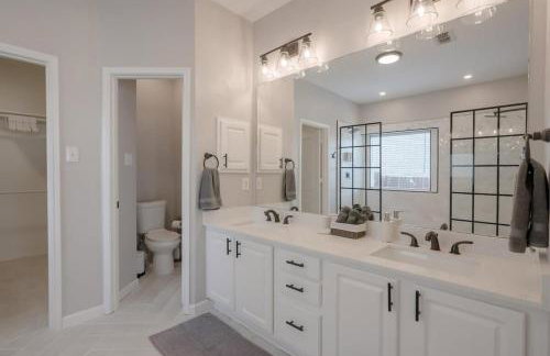 Pearl White Dream Home With Private Pool & Theatre - Foto 21