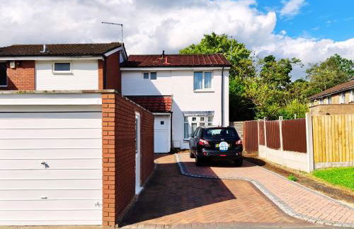 Spacious White House with parking, garden, Wi-Fi - Photo 2